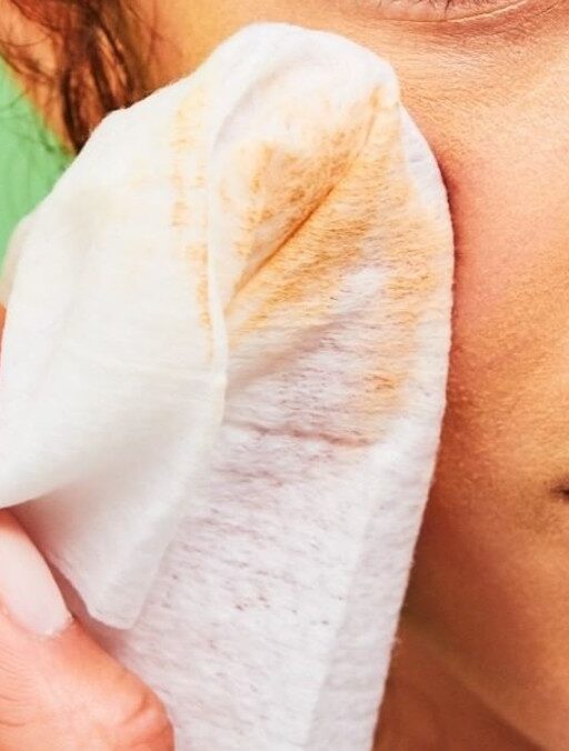 How To Use Facial Wipes To Remove Makeup